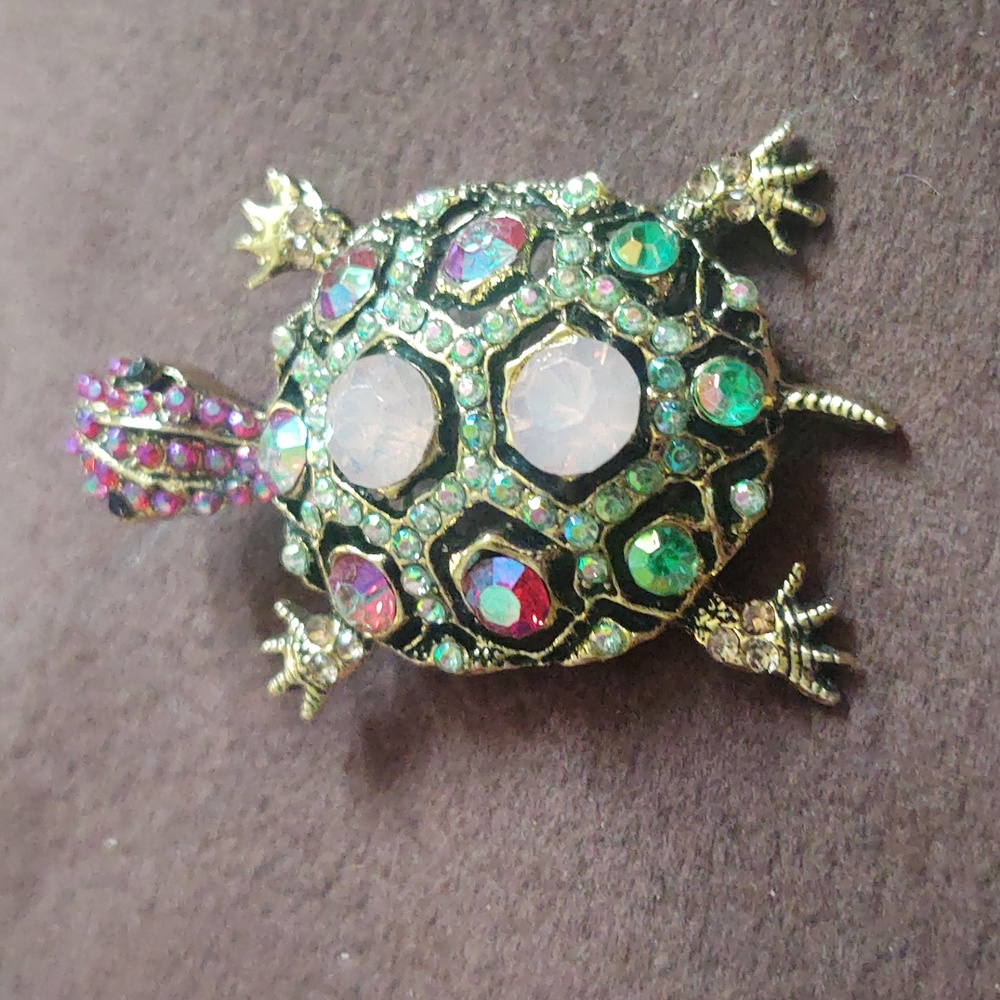 Iridescent Rhinestone Turtle Brooch - Picture 4 of 4